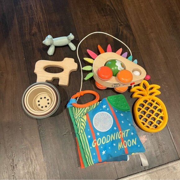 Toy Assortment - Picture 1 of 6